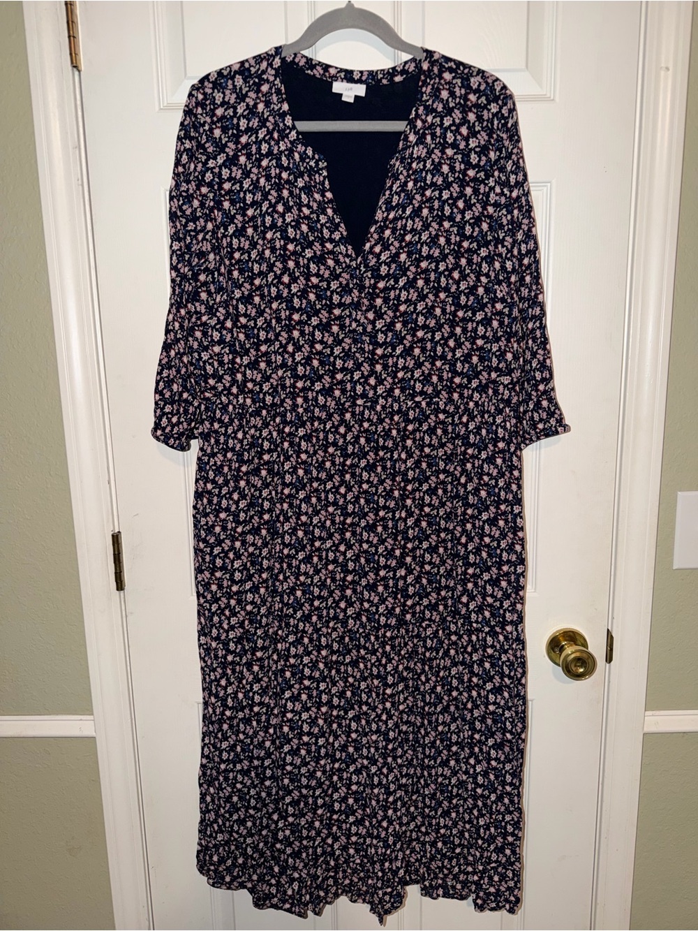 J. Jill Ditzy Floral Crinkle Navy Midi Dress with V-Neck and Ruffled Hem